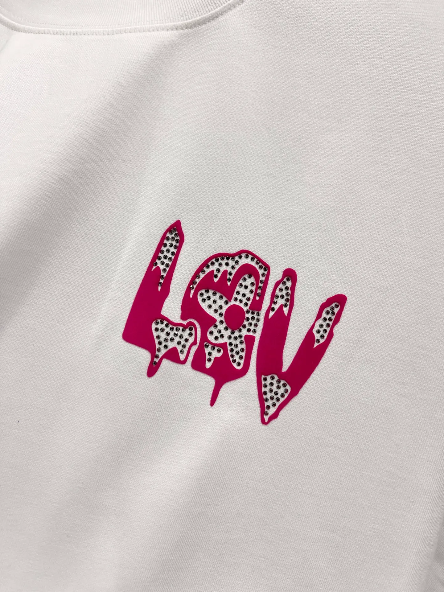🅿️190 1v Louis* 2025 autumn and winter new style, classic letter three-dimensional foam printing + hot diamond process design, high-end version! Highly breathable and comfortable, customized double yarn plain cotton fabric. Short-sleeved T-shirt. Same style for men and women. Sizes S M L XL XXL Five sizes black white